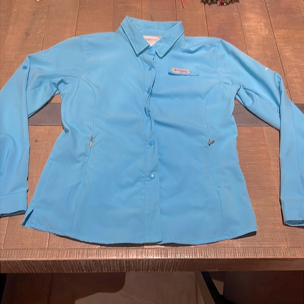 Like New! Columbia Camp Shirt (Kids medium)